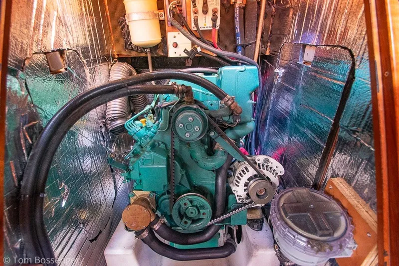 Slide: The Image of Engine compartment of a 2005 Beneteau Oceanis 423 sailboat, featuring a well-maintained motor. - 72