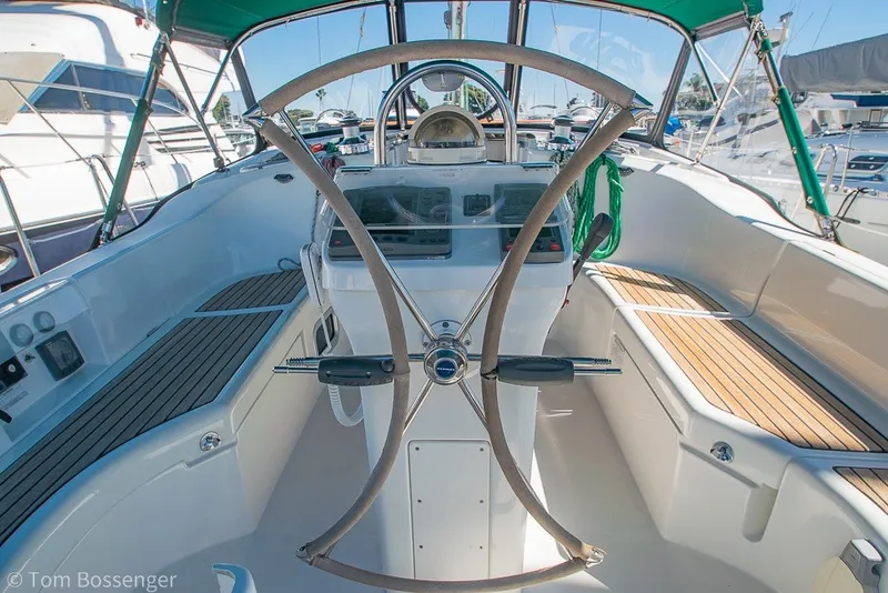 Slide: The Image of Cockpit of 2005 Beneteau Oceanis 423 sailboat with steering wheel and seating. - 38