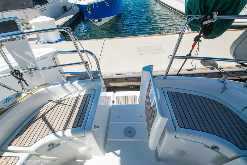 Slide: The Image of Cockpit view of 2005 Beneteau Oceanis 423 sailboat docked at marina. - 51