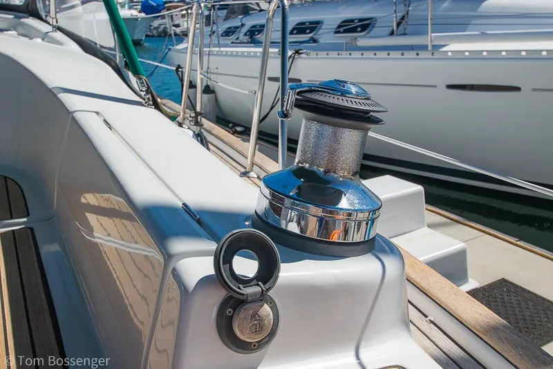 Slide: The Image of Deck view of a 2005 Beneteau Oceanis 423 sailboat, featuring a shiny winch. - 44