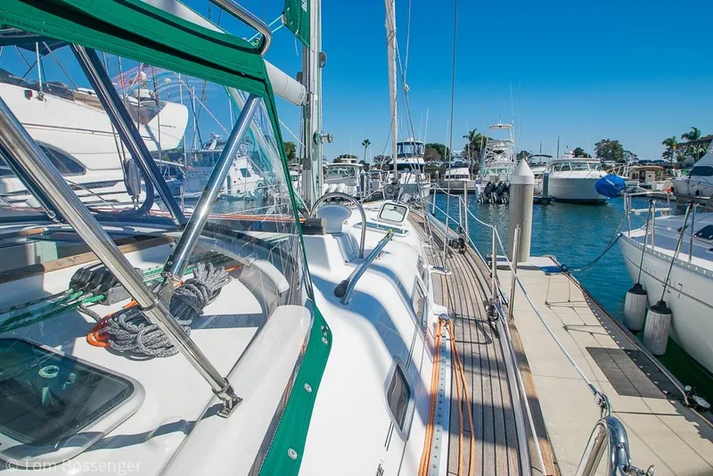 Slide: The Image of 2005 Beneteau Oceanis 423 sailboat docked in a sunny marina. - 53