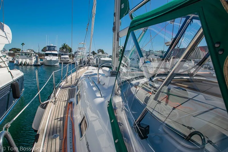 Slide: The Image of 2005 Beneteau Oceanis 423 sailboat docked in a marina under clear blue skies. - 54