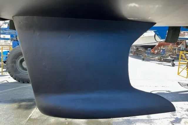 Slide: The Image of Keel of a 2005 Beneteau Oceanis 423 sailboat in a shipyard. - 75