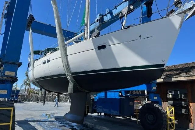 Slide: The Image of 2005 Beneteau Oceanis 423 sailboat lifted by crane in a shipyard. - 74
