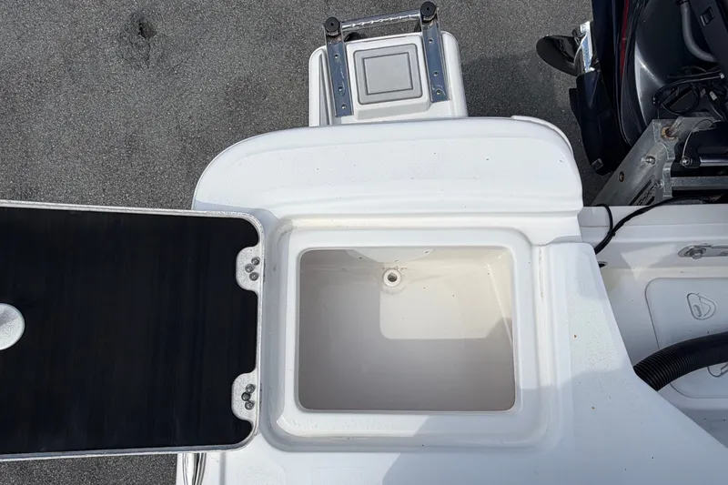 Slide: The Image of Sea Fox 251 Bay Fox 2025 - 80