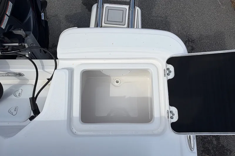 Slide: The Image of Sea Fox 251 Bay Fox 2025 - 78