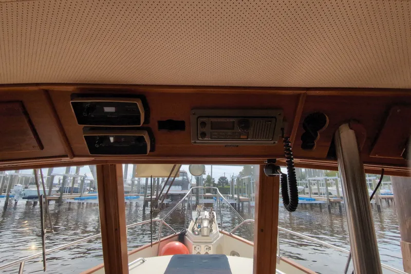 Slide: The Image of Interior view of 1990 Grand Banks 36 Classic boat with navigation equipment. - 40