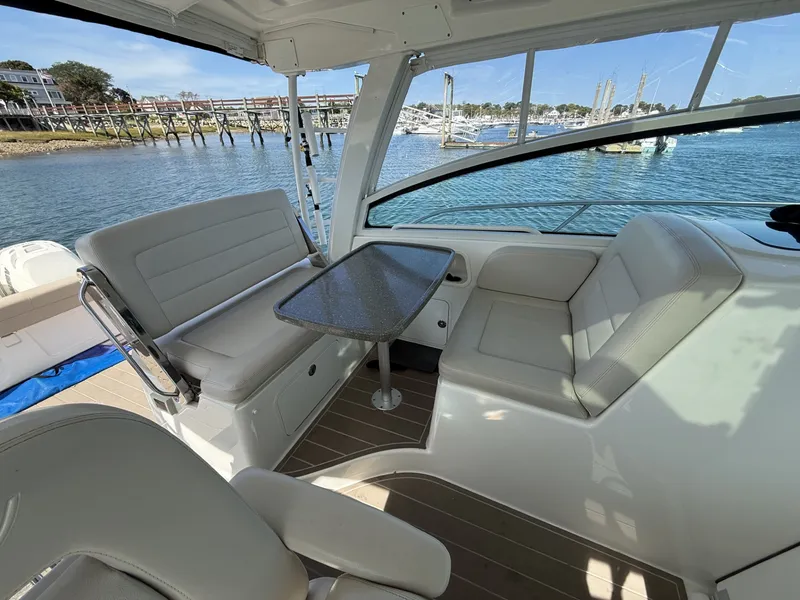 Slide: The Image of Boston Whaler 345 CONQUEST 2017 - 8