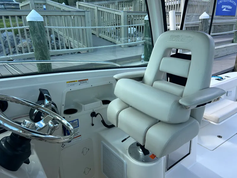 Slide: The Image of Boston Whaler 315 Conquest 2018 - 37