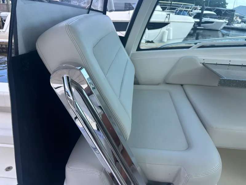 Slide: The Image of Boston Whaler 315 Conquest 2018 - 15