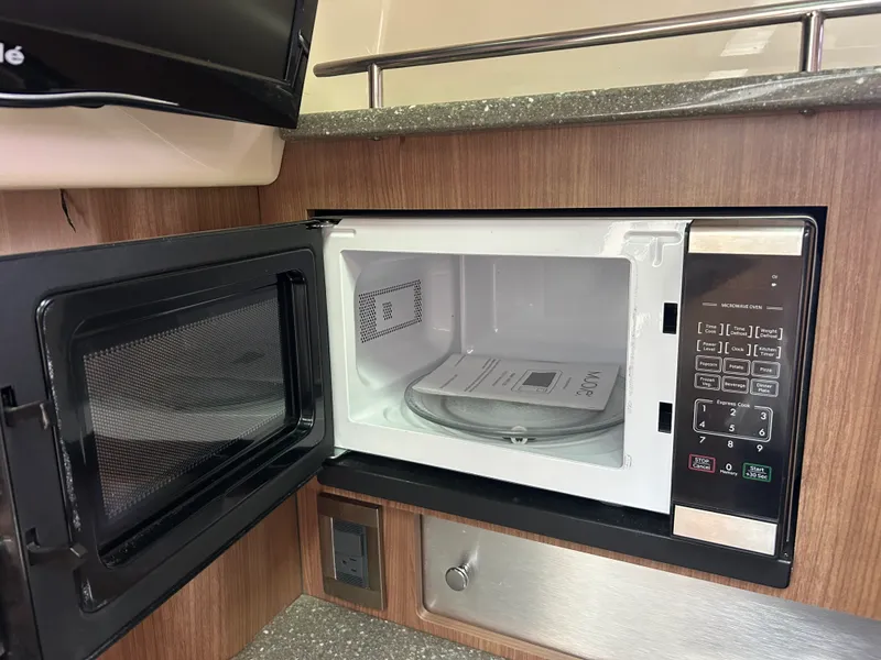 Slide: The Image of Boston Whaler 315 Conquest 2018 - 28
