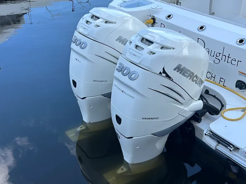 Slide: The Image of Boston Whaler 315 Conquest 2018 - 7