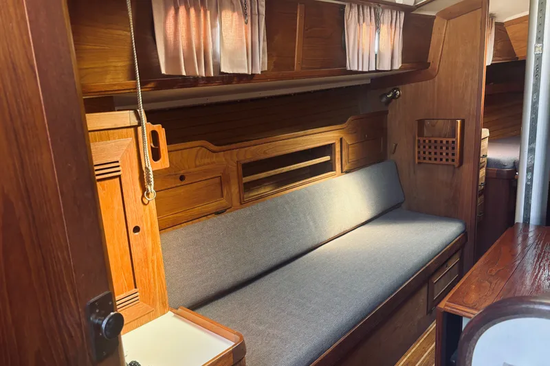 Slide: The Image of Port settee - 15
