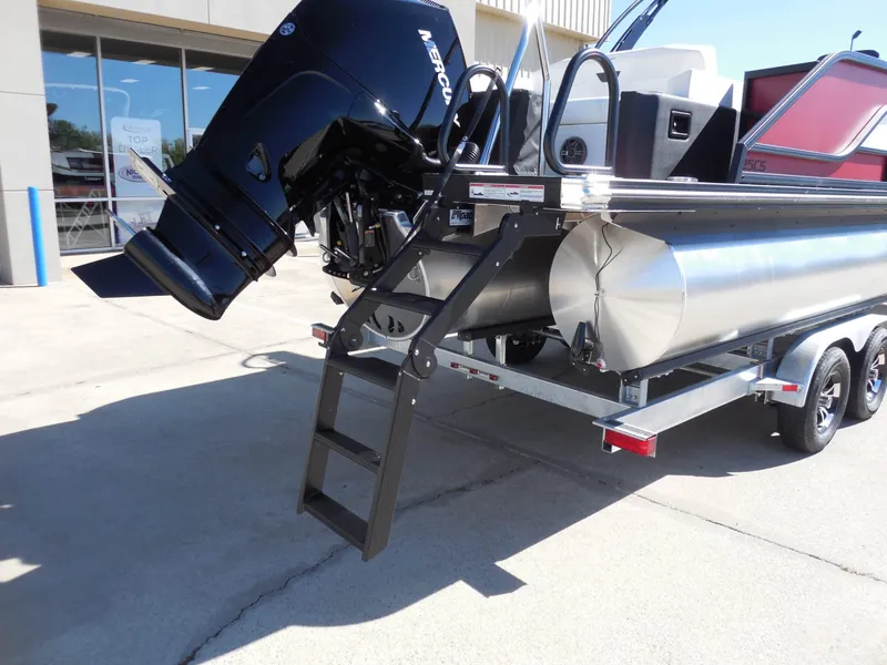Slide: The Image of The image shows an Evotti 525CSA boat from 2027 on a trailer. - 11