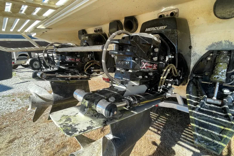 Slide: The Image of 2002 Fountain 35 Lightning boat with Mercury outboard engines and propellers. - 33