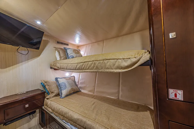 Slide: The Image of Interior of 2005 Ocean Yachts 73 Super Sport with cozy bunk beds and TV. - 16