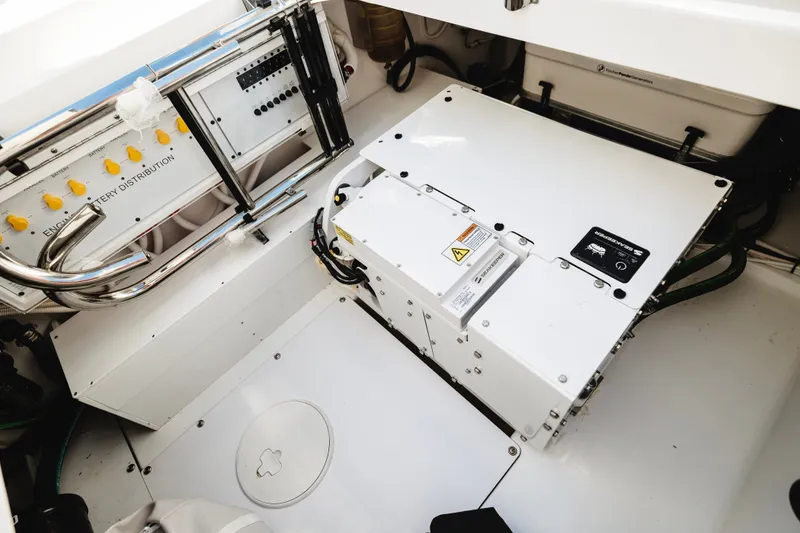Slide: The Image of Engine compartment of 2026 HCB 48 Campeón, showcasing battery distribution system. - 44