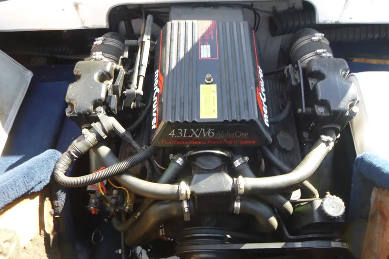 Slide: The Image of 1992 Chaparral boat engine, MerCruiser 4.3LX V6 Alpha One, detailed view. - 11