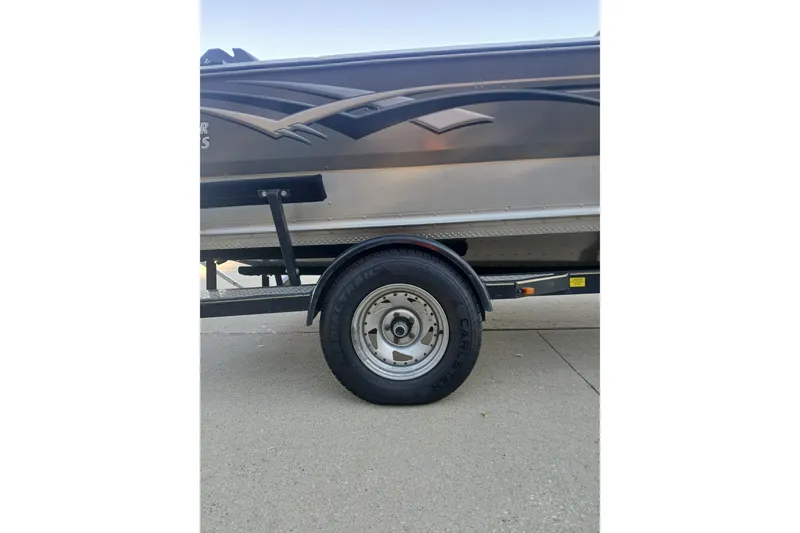 Slide: The Image of 2005 G3 Angler V175 FS boat on trailer, showcasing side view and wheel detail. - 8