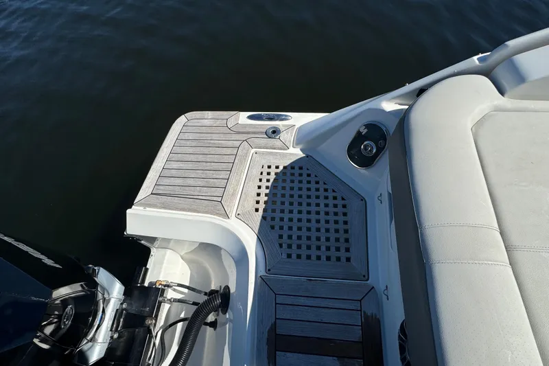 Slide: The Image of The image shows the stern of a Sea Ray SLX 400 Outboard with a sleek teak deck. - 21