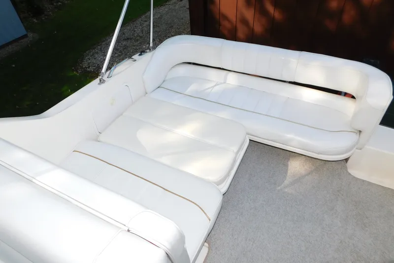Slide: The Image of White seating area on a 1996 Sea Ray 250 Sundancer boat. - 74
