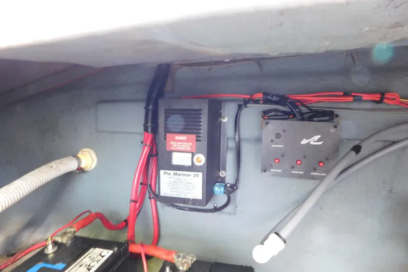 Slide: The Image of Electrical system inside a 1996 Sea Ray 250 Sundancer boat, featuring Pro Mariner charger. - 84