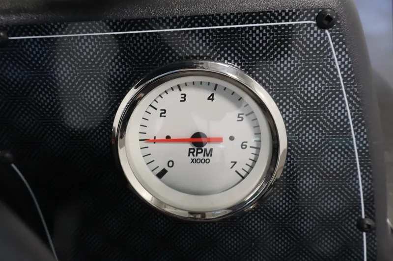 Slide: The Image of Tachometer of 2024 Tracker Bass Tracker Classic XL boat, displaying RPM gauge. - 25