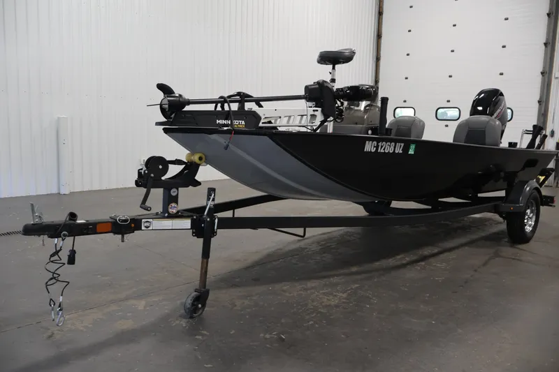 Slide: The Image of 2024 Tracker Bass Tracker Classic XL boat on trailer in indoor setting. - 46