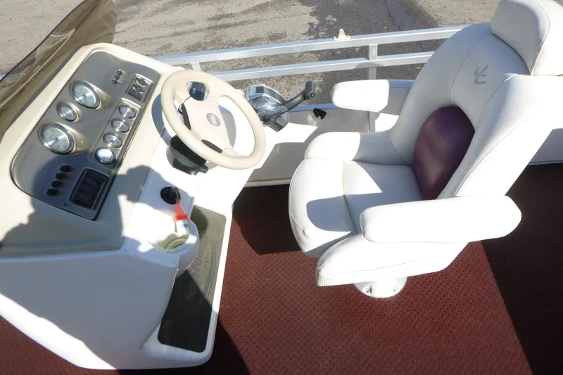 Slide: The Image of Captain's chair and control panel of a 2004 J 21' Neptune boat. - 7