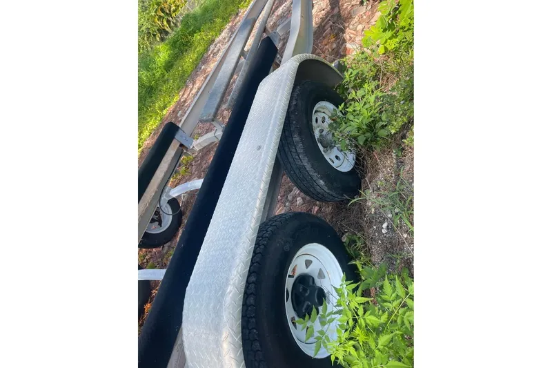 Slide: The Image of Trailer for 2021 Bayliner VR6 Bowrider OB, parked on grassy terrain. - 9