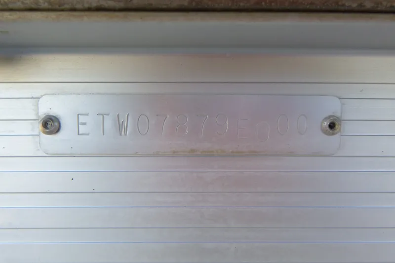Slide: The Image of Hull identification number on a 2000 Bennington 2575 boat. - 15