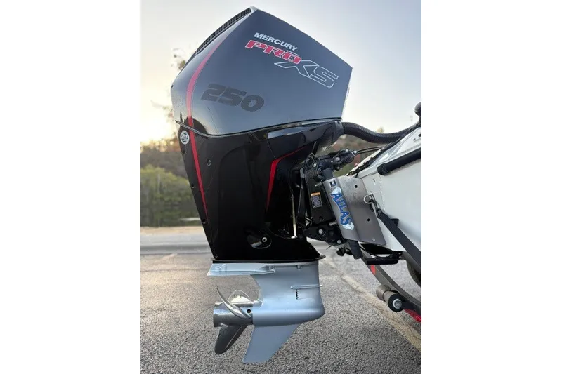 Slide: The Image of Mercury Pro XS 250 outboard motor on Ranger ALPHA 208, 2025 model, side view. - 22