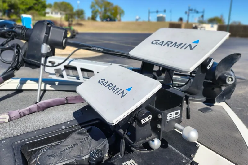 Slide: The Image of Garmin equipment on Ranger ALPHA 208 boat, 2025 model, featuring advanced navigation technology. - 21
