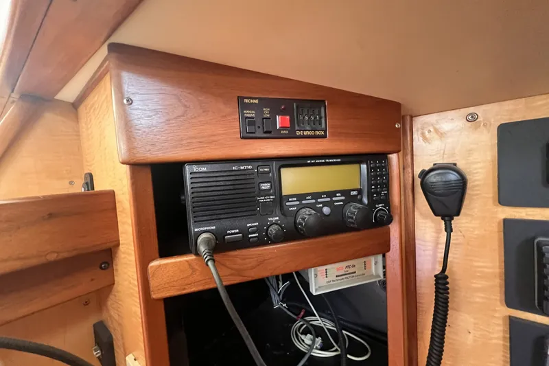 Slide: The Image of Marine radio equipment in a 1991 Perry 51 boat, featuring Icom IC-M710 transceiver. - 69
