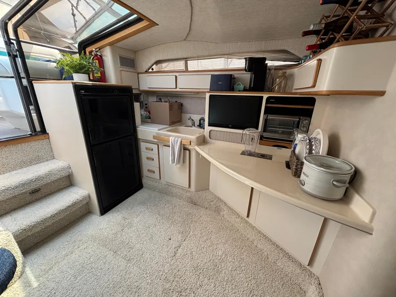 Slide: The Image of Interior of 1992 Sea Ray 400 EXPRESS yacht with kitchen amenities and modern appliances. - 17