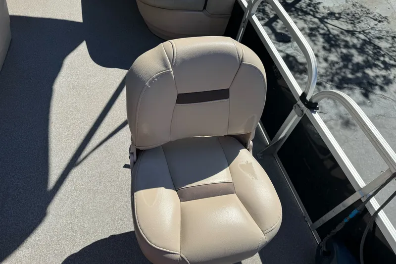 Slide: The Image of Beige seat on 2019 Sun Tracker Bass Buggy 18 DLX pontoon boat deck. - 13