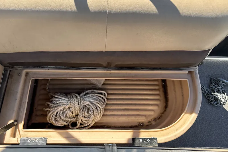 Slide: The Image of Storage compartment with rope on a 2019 Sun Tracker Bass Buggy 18 DLX boat. - 19