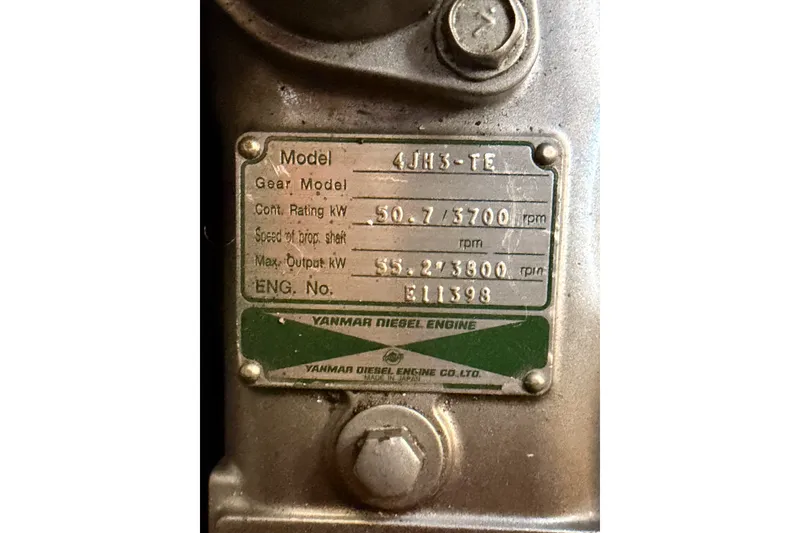 Slide: The Image of Yanmar diesel engine plate, model 4JH3-TE, specifications and serial number. - 78