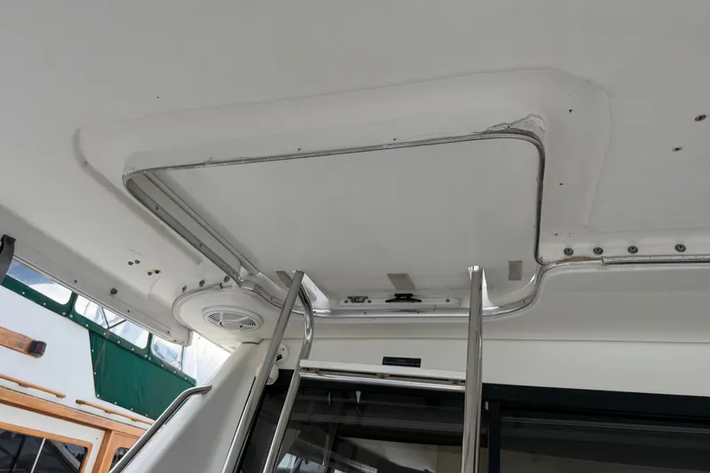 Slide: The Image of Hatch and ladder on 2000 Bayliner 3988 Command Bridge Motoryacht. - 51