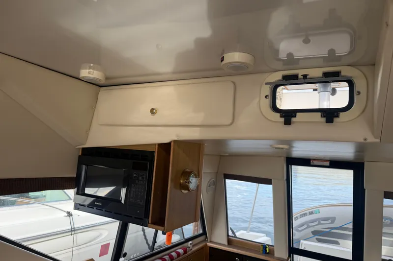 Slide: The Image of Interior of 2000 Bayliner 3988 Command Bridge Motoryacht with microwave and window view. - 18