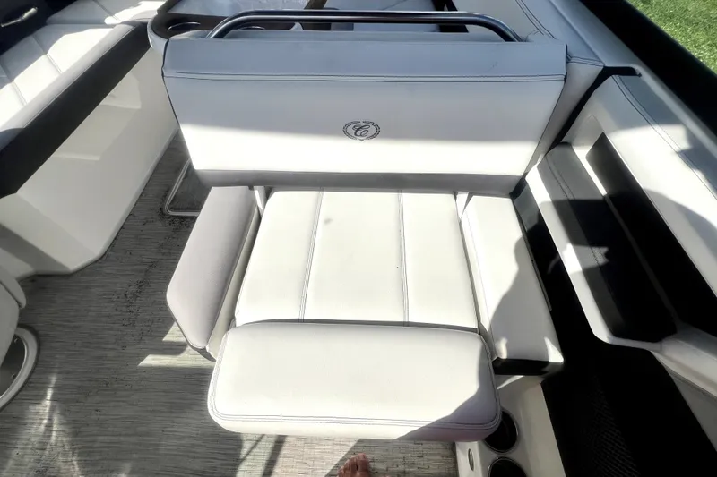 Slide: The Image of Cobalt R6 Outboard 2022 - 68