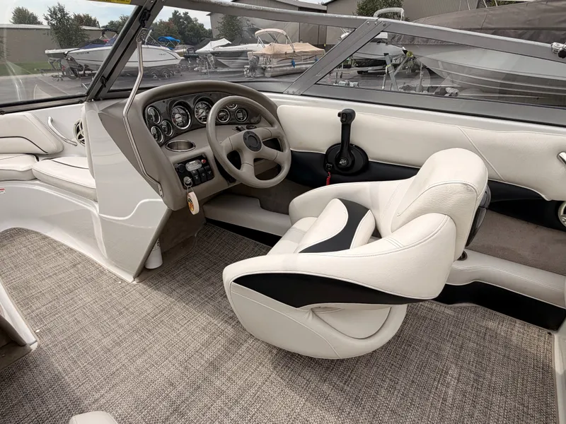 Slide: The Image of Crownline Boats 185SS 2009 - 29