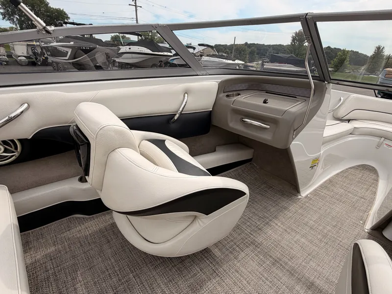 Slide: The Image of Crownline Boats 185SS 2009 - 27