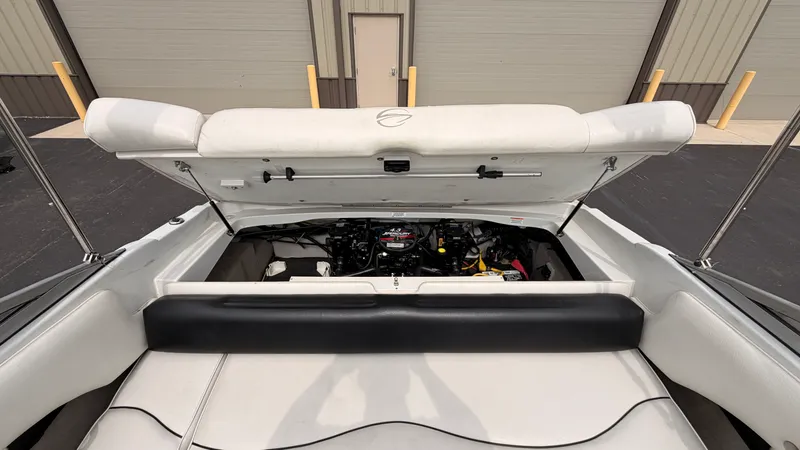 Slide: The Image of Crownline Boats 185SS 2009 - 21