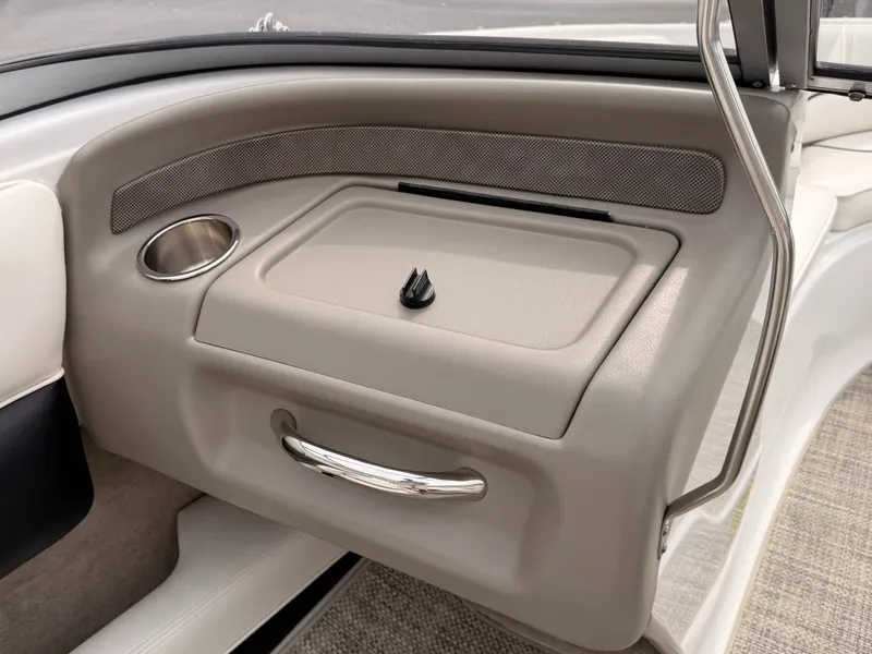 Slide: The Image of Crownline Boats 185SS 2009 - 28