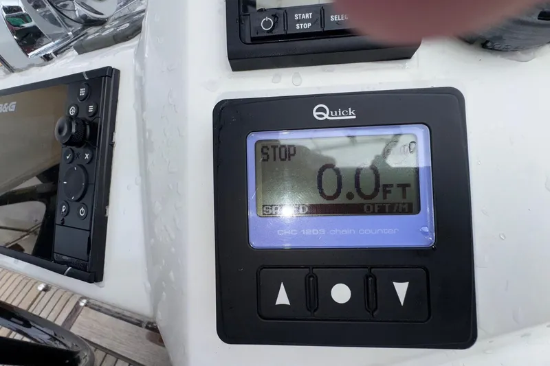 Slide: The Image of Beneteau Oceanis 40.1 2022 chain counter display showing 0.0 feet. - 19
