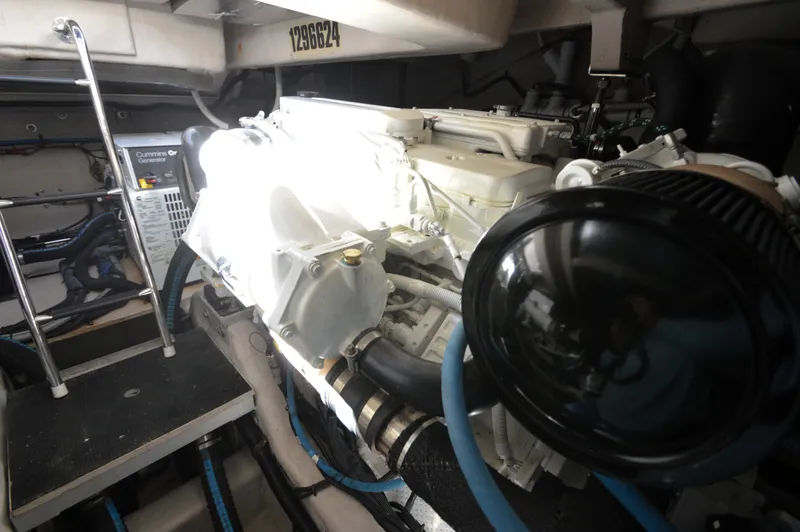 Slide: The Image of Sea Ray 460 Express Cruiser 2018 - 59