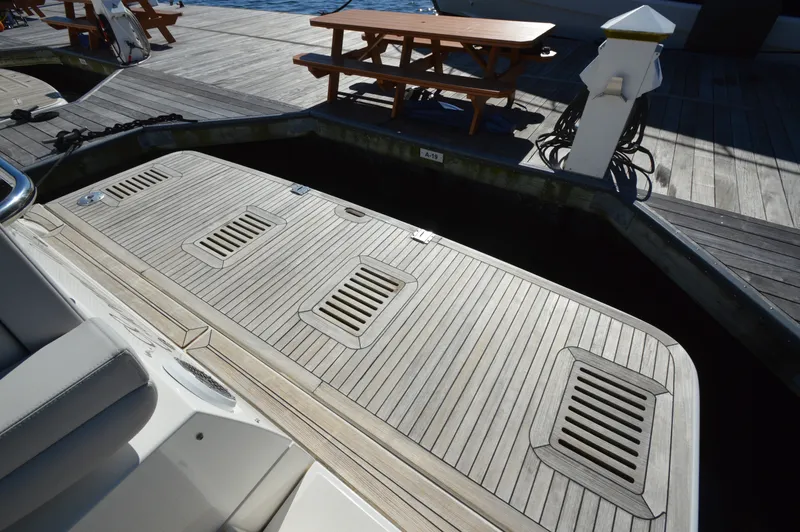 Slide: The Image of Sea Ray 460 Express Cruiser 2018 - 61