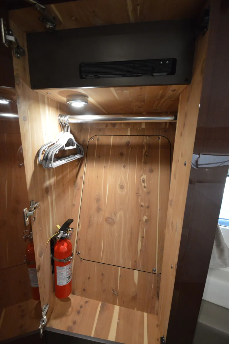 Slide: The Image of Sea Ray 460 Express Cruiser 2018 - 51