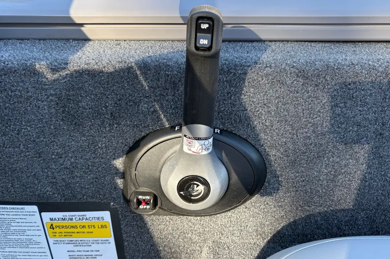 Slide: The Image of Throttle control of 2027 Tracker Pro Team 195 boat with capacity label. - 24